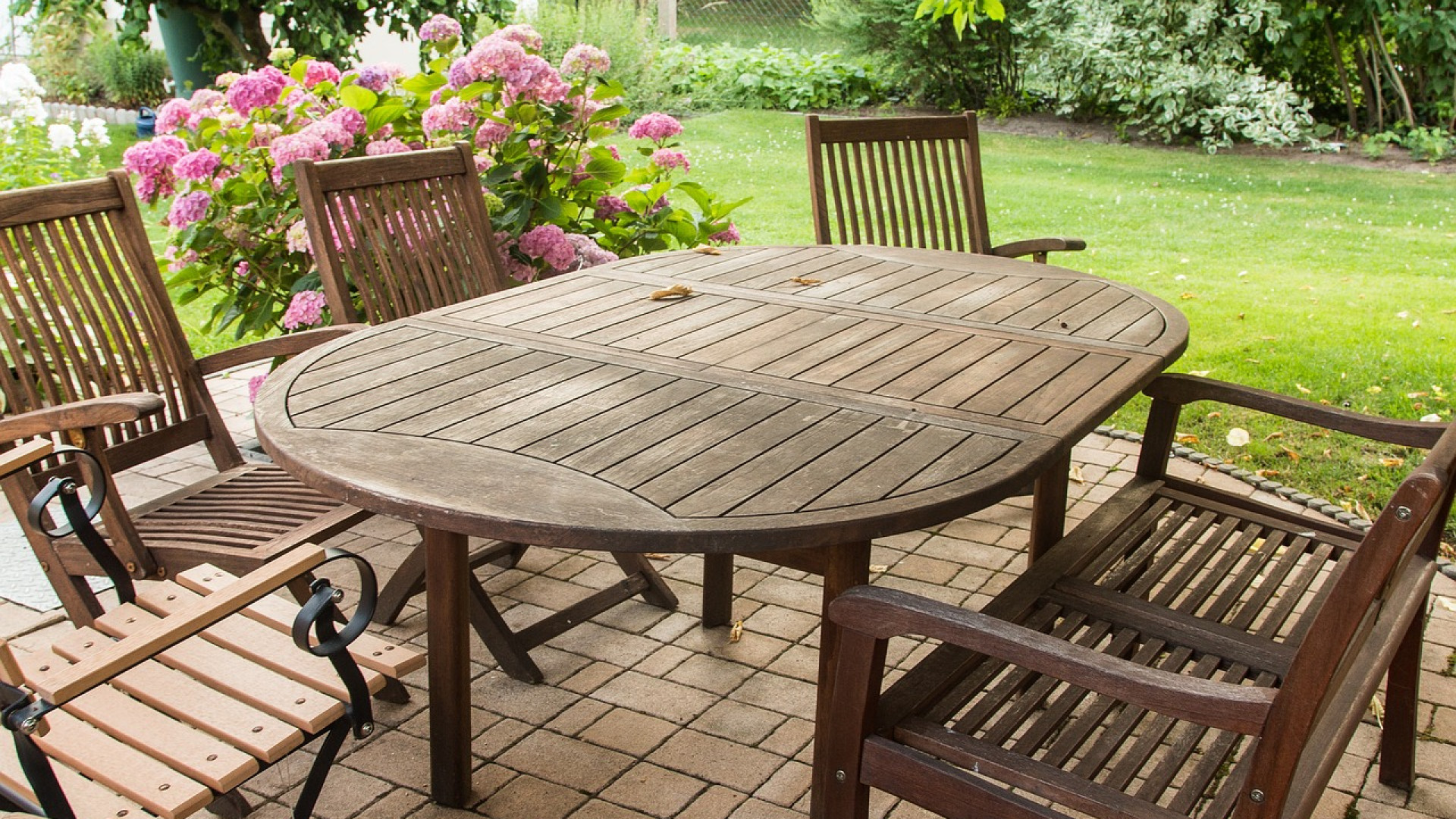 Transformez votre espace extérieur avec un salon de jardin en bois